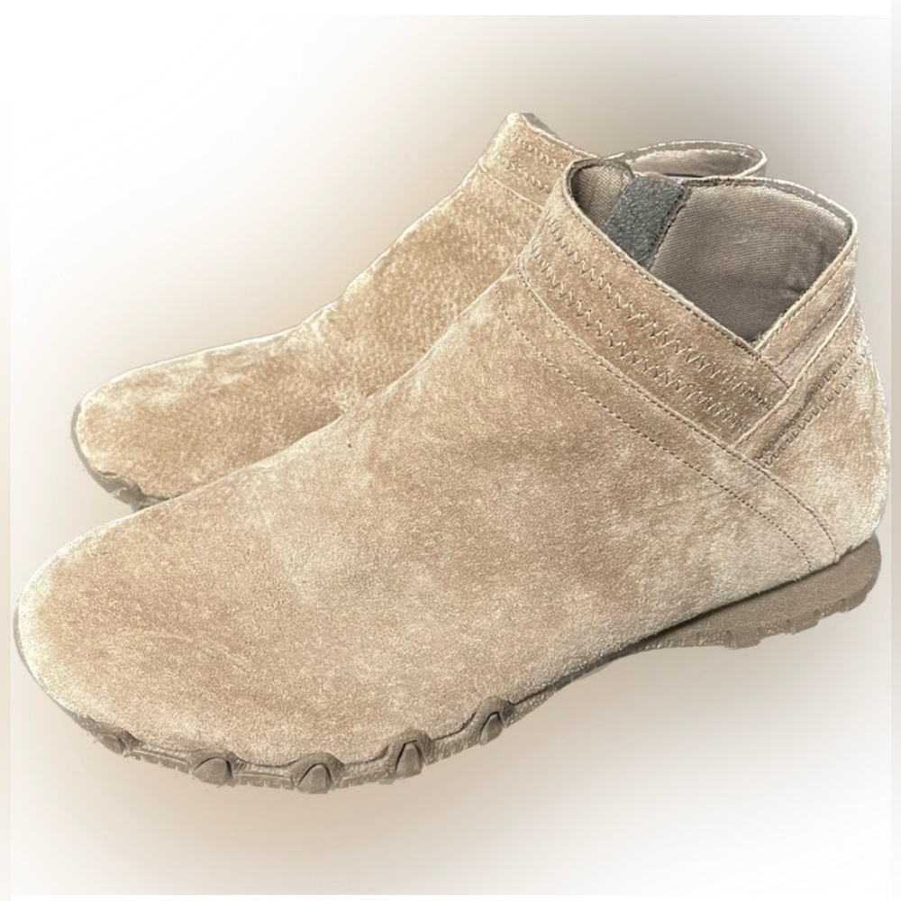Skechers Wide Fit Suede Ankle Boots
